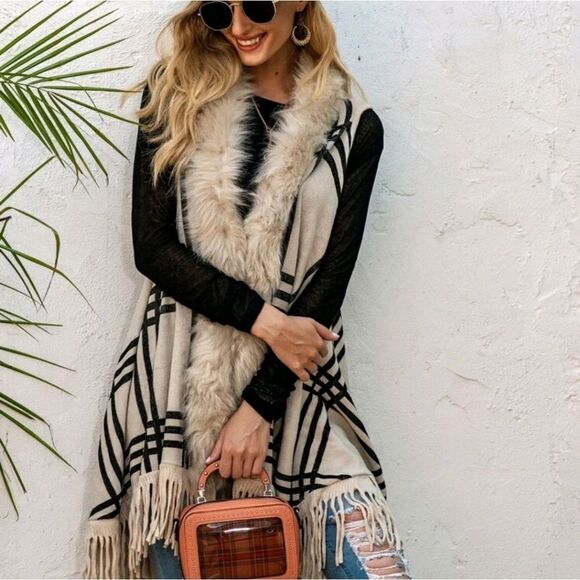 Plaid Pattern Fuzzy Trim Fringe Hem Cardigan - Picture 2 of 6